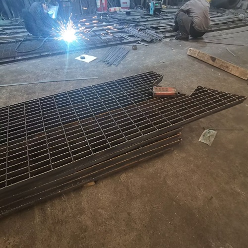 工業平臺鋼格柵的力學藝術：構建高承重抗沖擊的可靠解決方案